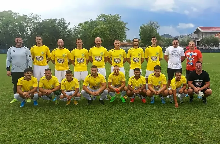 Ekipa u žutim dresovima
